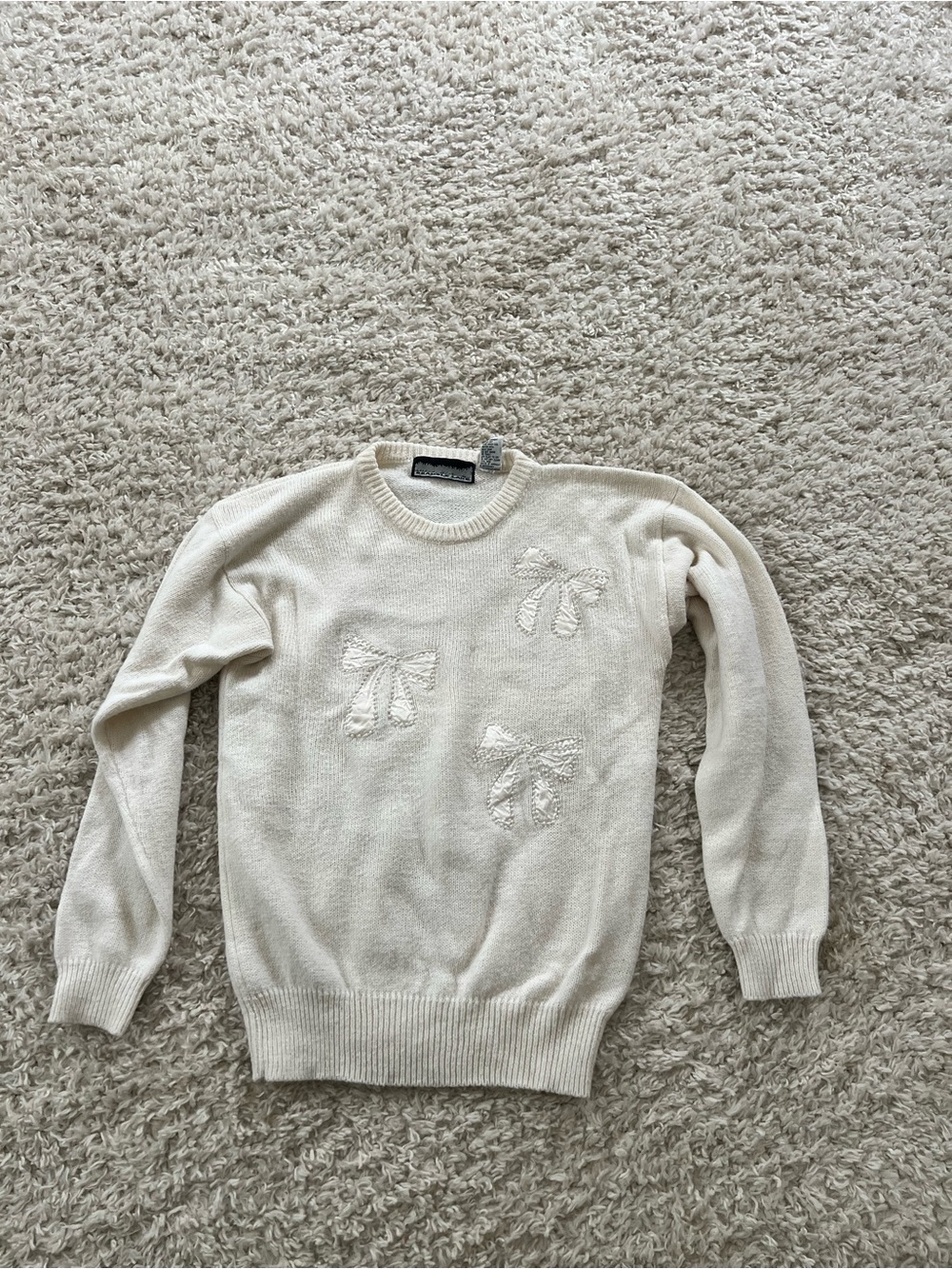 Bow-Appliqué Crewneck Sweater in Cream